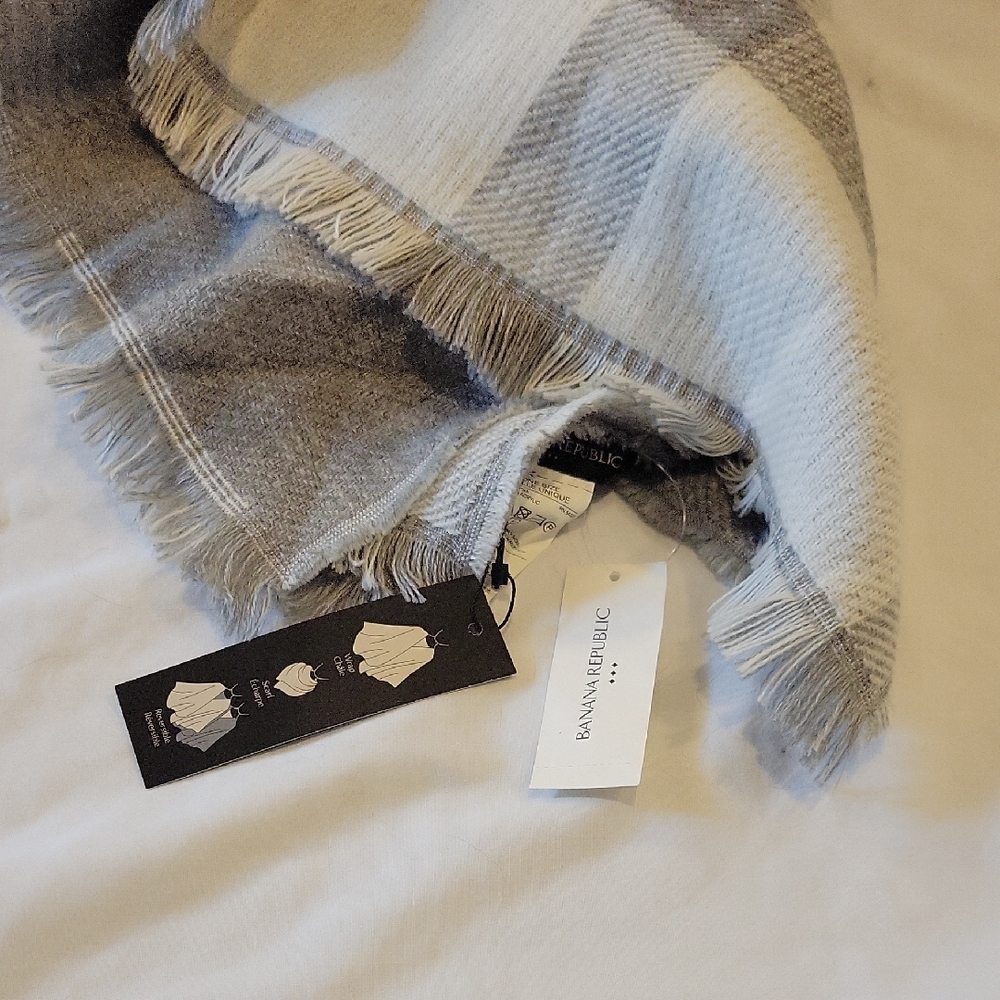Banana Republic Soft Gray and Cream Wrap